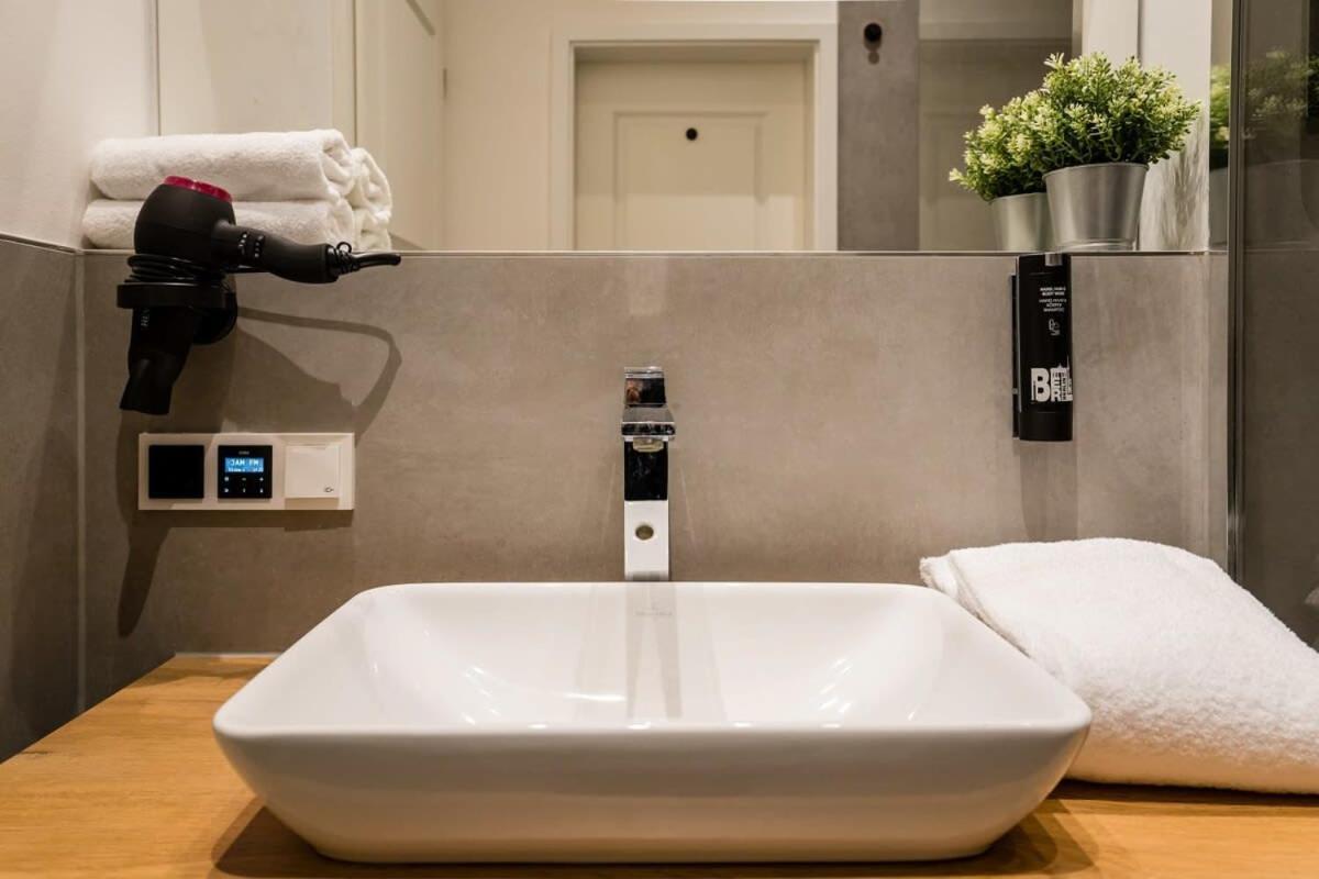 Apartment At Rosenthaler Platz เบอร์ลิน ภายนอก รูปภาพ