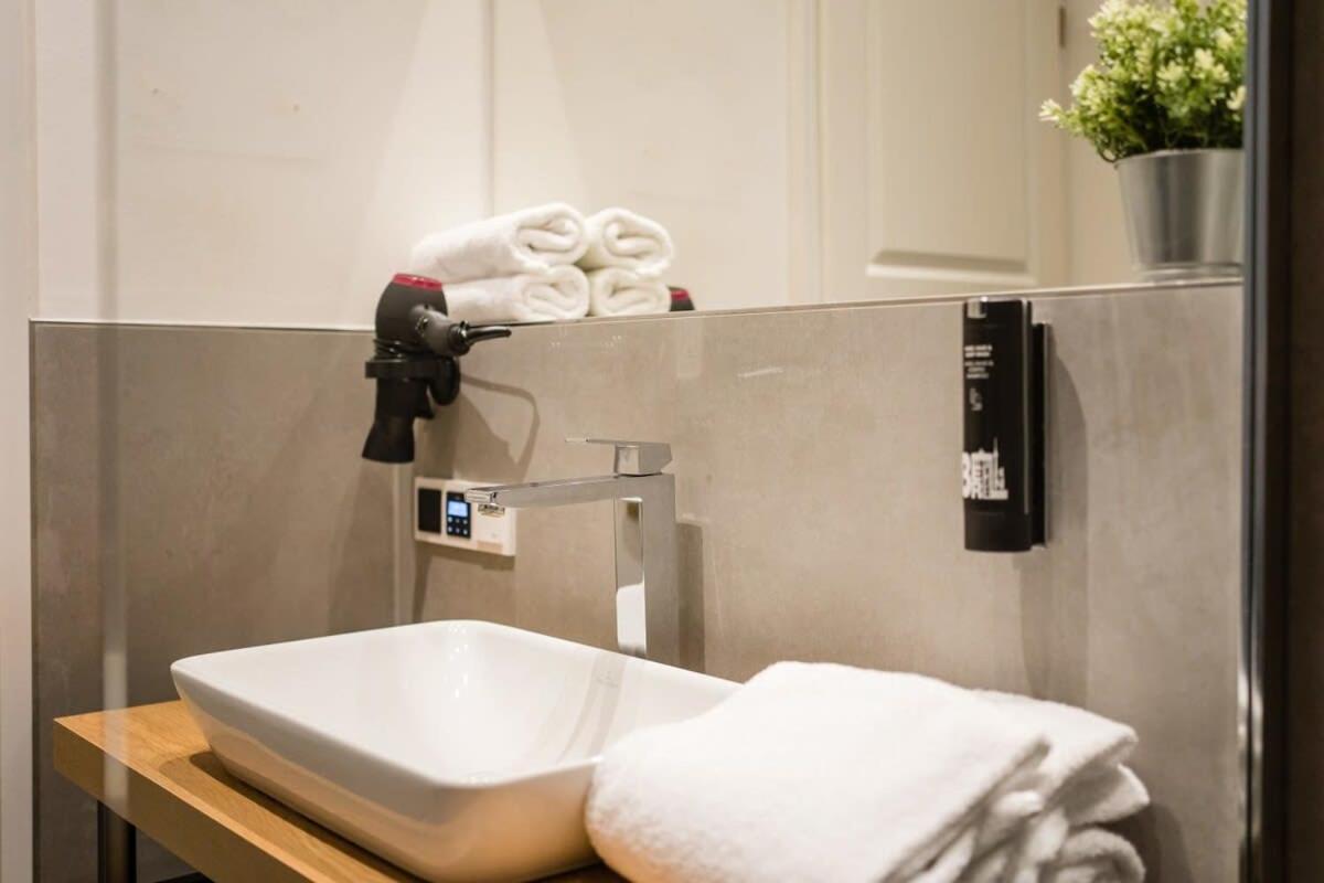 Apartment At Rosenthaler Platz เบอร์ลิน ภายนอก รูปภาพ