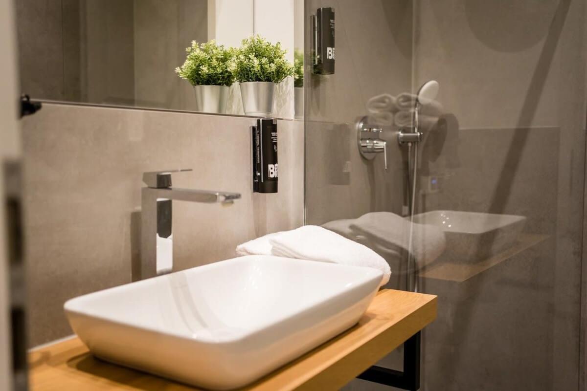 Apartment At Rosenthaler Platz เบอร์ลิน ภายนอก รูปภาพ
